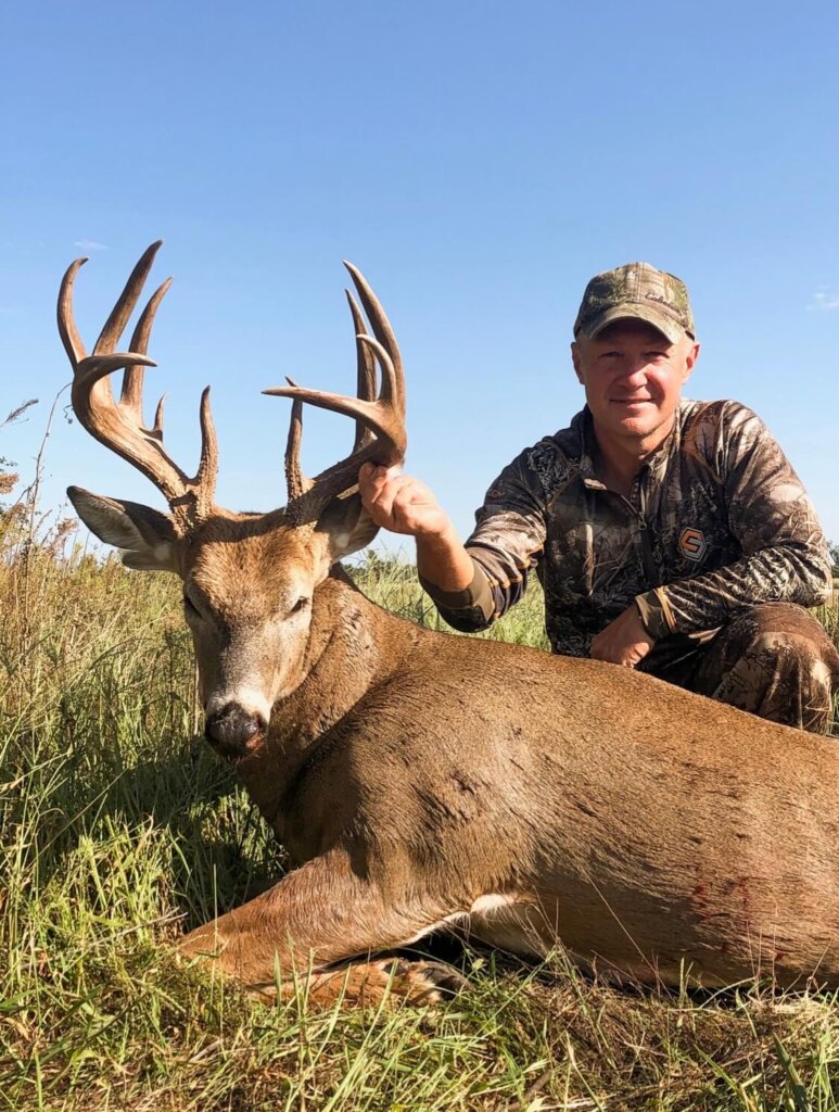 Hunting Kansas Whitetail Giants - Worldwide Trophy Adventures