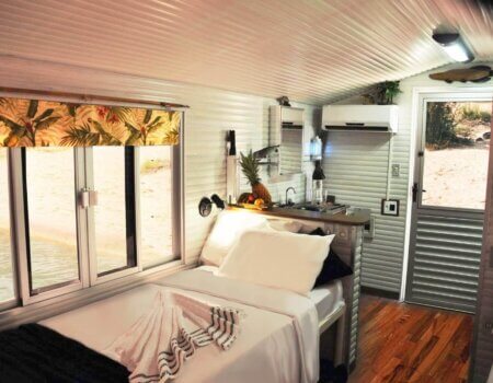 wta_1257_NZP7I2_Fly-InFloatingCabins(interior)