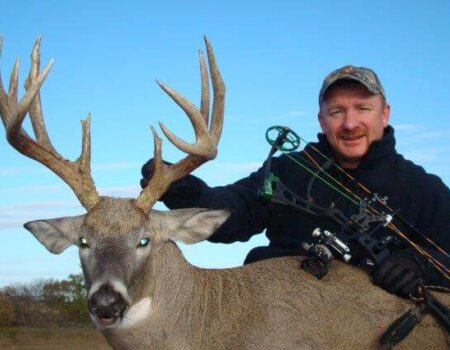 wta_1321_D2YG18_ksbuckhorizontalwbowandua