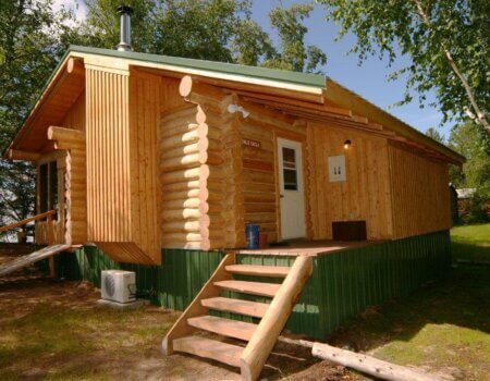 wta_1377_FRA7RZ_Boardwalkluxurycabinoutsidebaldeagle