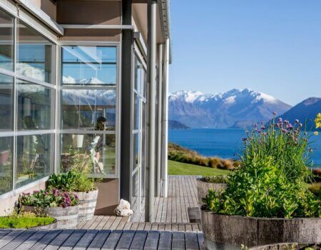 wta_1505_UTZIIL_FreshherbsonthepatiooutsidetheWhareKeaLodgekitchen