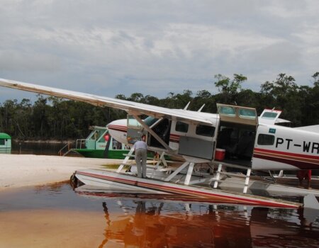 wta_1529__featured_EILOM9_FBFloatplanearrival2-Copy