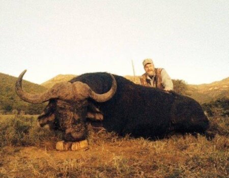 wta_1566_753DKF_Capebuffalohuntingmikeblowhiak(2)