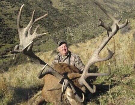 wta_1735_EZ53K9_RedStag2