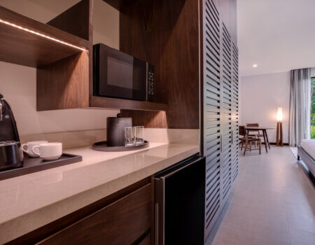 wta_625_Botanika_1-King-Bed-Guest-Room-with-Seating-Area-ADA_Refreshment-Center_6720x4480