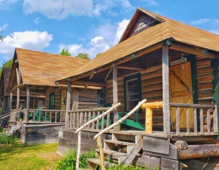 wta_643_QCO3SF_CopyofCabinsOutside