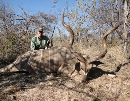 wta_736_12WKX0_huntinginNamibiamikehoover3