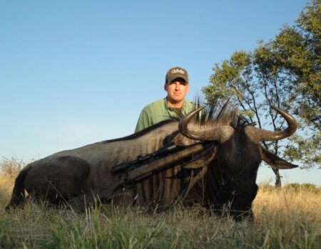 wta_736_9OT192_huntinginNamibiamikehoover4