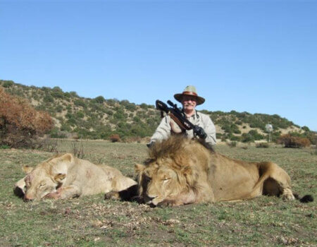 wta_951_6FKA94_Paulwihtlionmaleandfemale