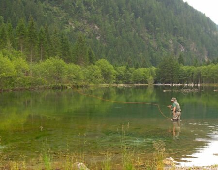 wta_2180_Fliegenfischer_am_Oetzelsee_almroes_huettschlag_grossarl-gross