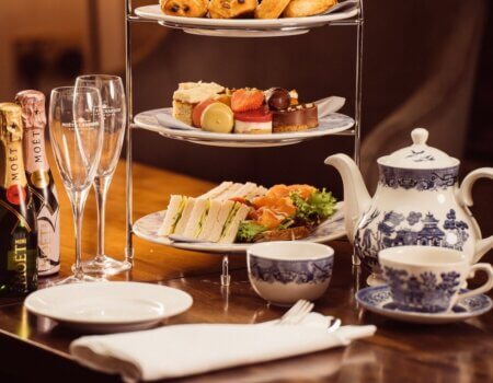 wta_2370_moet_moment_at_afternoon_tea