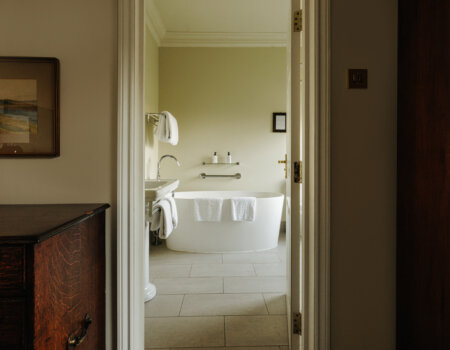 wta_2698_The Victoria bathroom c. Tori O'Connor