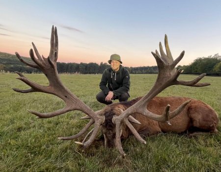 Marmotslayer907withcoolenglishhuntinghat-01