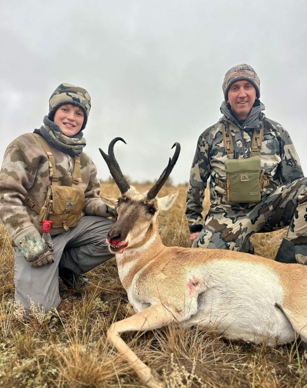 wta_1453_antelope-father-and-son